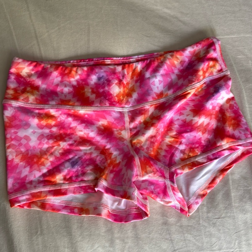 FLEO shorts. Like new. Medium